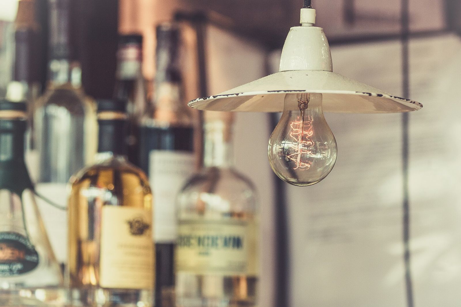 A white enamel pendant with a clear bulb